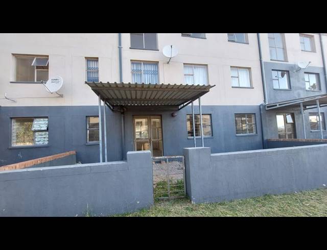 2 BEDROOM APARTMENT FOR SALE IN MADADENI D